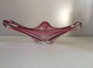 lot 18 image: Vintage Spectacular & Large Murano Cranberry Stretched Art Glass Triagular Flat Vase - Super Condition 16x14x14 Triangle 6 Highest point