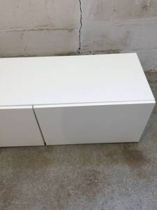 lot 62 image: HEAVY DUTY DOUBLE DOOR WHITE BENCH STORAGE CABINET WITH SHELVES - GREAT CONDITION