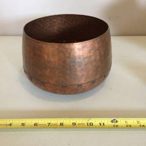 lot 23 image: Vintage Hammered Copper & Studded 7 Bowl - Great Condition