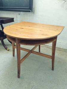 lot 5 image: FANTASTIC VINTAGE DROP LEAF GATE LEG OAK TABLE - POSSIBLY AN OLD SEWING TABLE 