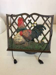 lot 64 image: VINTAGE CAST IRON RUSTIC ROOSTER COOKBOOK IPAD STAND - GREAT CONDITION - HEAVY