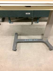 lot 15 image: Overbed table