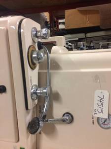 lot 72 image: MASTERCARE BATHING SYSTEM WITH CHAIR - WORKED BEFORE BEING REMOVED FROM LOCATION RECENTLY
