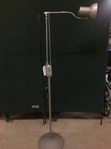 lot 79 image: Super Chic Studio Loft Industrial Dazor Floor Lamp Vintage Floating Arm Metal Adjustable Task Medical Examination Light Lamp Dazor Model 794 Mid Century Excellent