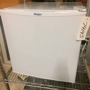 lot 84 image: Haier&nbspHMSB02WAWW Freestanding Compact Refrigerator wMINI FREEZER 1.8 cu. ft. Capacity, Right Hinge, in White&nbspWidth&nbsp18.57&nbspHeight&nbsp19.38 - GREAT WORKING CONDITION