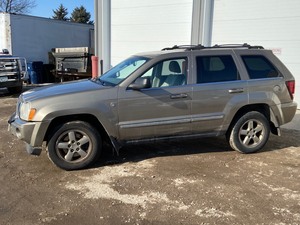 lot 1 image: 2005 Jeep Grand Cherokee Limited