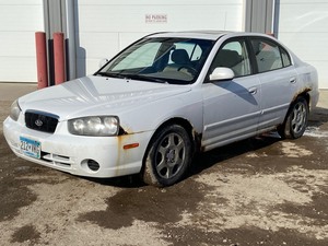 lot 2 image: 2002 Hyundai Elantra GLS