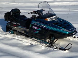lot 4 image: 1997 Polaris Indy Trail Deluxe