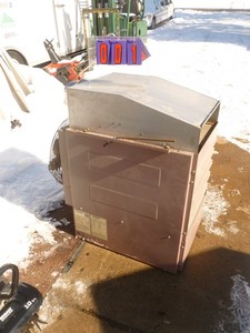 Reznor 130000 BTU Hanging Furnace. Used condition. Consignor states it worked when taken down. As shown.