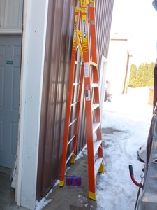 Werner 12 fiberglass podium ladder. Needs repair on 2 legs. Otherwise like new. As shown.