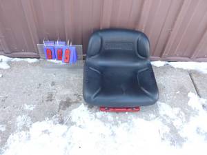 Craftsman Lawn tractor seat with adjustable mount. New condition. As shown.