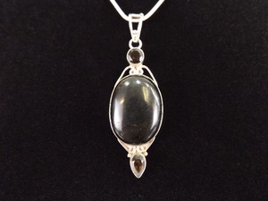 .925 Sterling Silver Black Onyx Cabochon and Faceted Accented Pendant Necklace