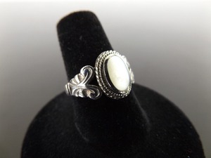 .925 Sterling Silver Mother of Pearl Ring Size 7.75