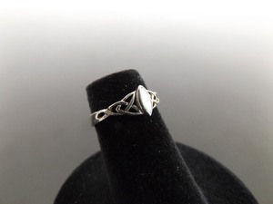 .925 Sterling Silver Celtic Knot Mother of Pearl Ring Size 3.25