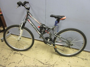 HUFFY 18-SPEED TRAIL RUNNER BICYCLE