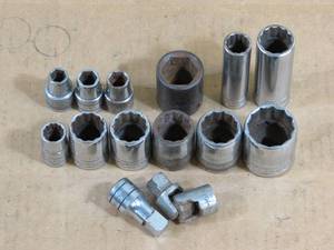 lot 16 image: 12 Drive S-K Sockets