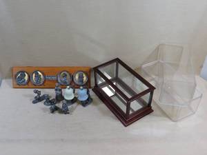 lot 28 image: Michael Ricker Pewter Figurines and 3 Display Cases