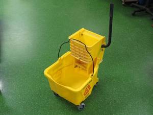 lot 42 image: Rolling Mop Bucket