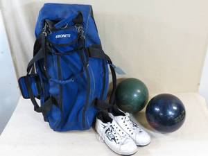 lot 54 image: Ebonite Rolling 2-Ball Bowling Bag