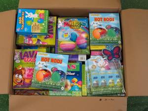 lot 47 image: 84 Easter Egg Coloring Kits - Paas, Dudleys