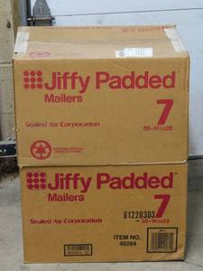 lot 55 image: 100 Jiffy Padded Envelopes