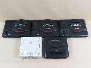 lot 73 image: (5) BROKEN Sega Game Systems