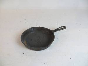 VINTAGE Cast Iron 6� Inch Skillet