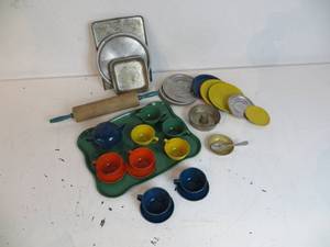 VINTAGE Tin Childrens Teaset & Kitchen Items