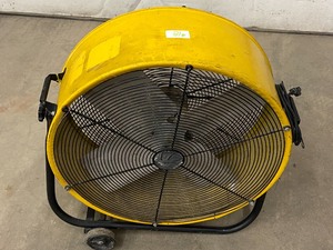 lot 18 image: 24 Shop Fan