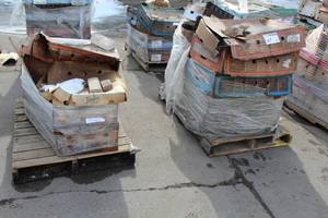 Lot of (4 Pallets) Boulder Creek, Cultured Stone Flats and Corners - Drystak Ledgestone Chardonnay, Dressed Fieldstone Chardonnay