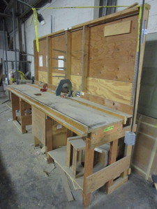 lot 126 image: WORK BENCH WITH BUILT IN FOOT PEDAL SAW