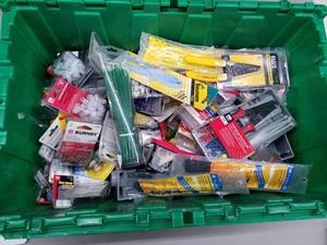 lot 160 image: Lot of New Household Supplies