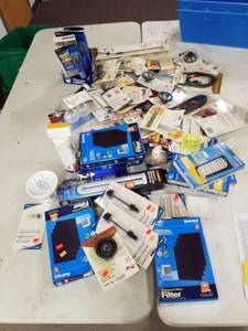 lot 103 image: Lot of New Household Supplies