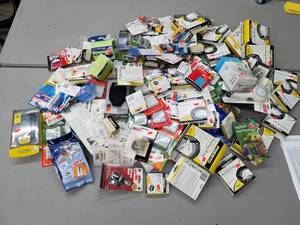 lot 110 image: Lot of New Household Supplies