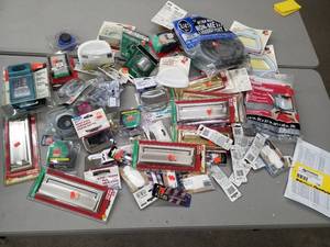 lot 130 image: Lot of New General Household Supplies