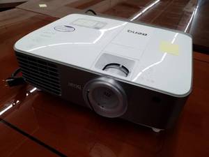lot 201 image: Benq Digital Projector W1300