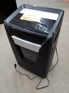 lot 202 image: Staples Professional Series Document Shredder 16-Page
