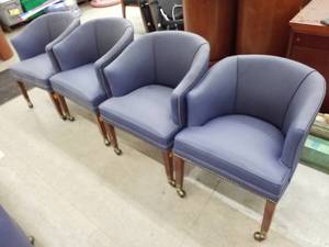 lot 207 image: Lot of (4) Rolling Office Conference Chairs