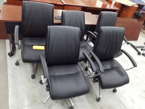lot 210 image: Lot of (5) Rolling Office Arm Chairs