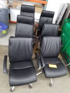 lot 211 image: Lot of (6) Rolling Office Arm Chairs