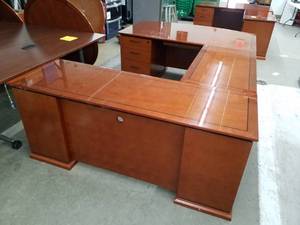 lot 233 image: U-Shaped Executive Wood Office Desk 6-Locking Drawer