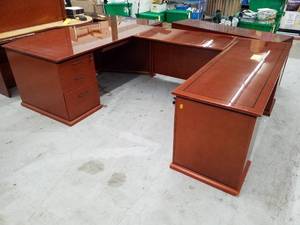 lot 234 image: U-Shaped Executive Wood Office Desk 6-Locking Drawer
