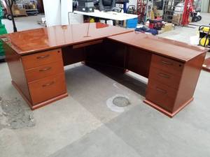 lot 235 image: L-Shaped Executive Wood Office Desk 6-Locking Drawer