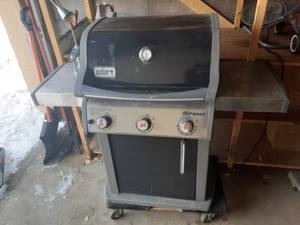 lot 7 image: Weber Spirit Gas Grill With Magnetic Light
