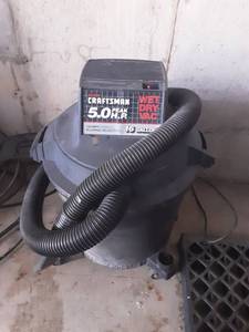 lot 11 image: Craftsman 5-Hp WetDry Vacuum