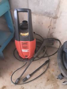 lot 12 image: 1650 PSI Pressure Washer