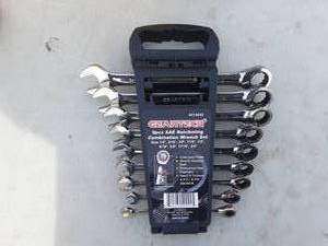 lot 26 image: NEW Gear Tech 9 Piece Ratcheting Wrench Set