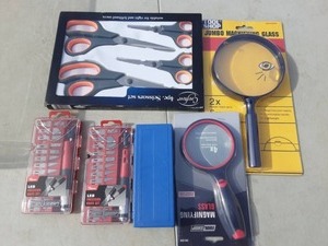lot 30 image: NEW Exacto Set, Magnifying Lenses, Scissor Set