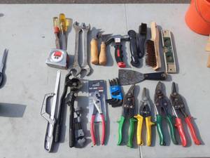 lot 32 image: Assorted Hand Tools
