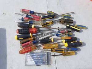 lot 33 image: Assorted Screw Drivers (Some Craftsman)